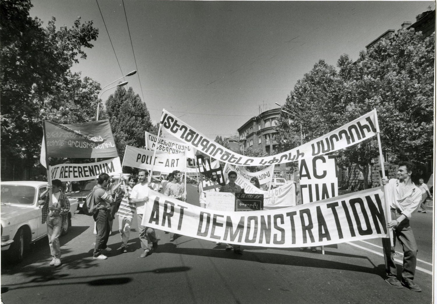 Группа "Акт", арт демонстрация на улицах Еревана, 1995