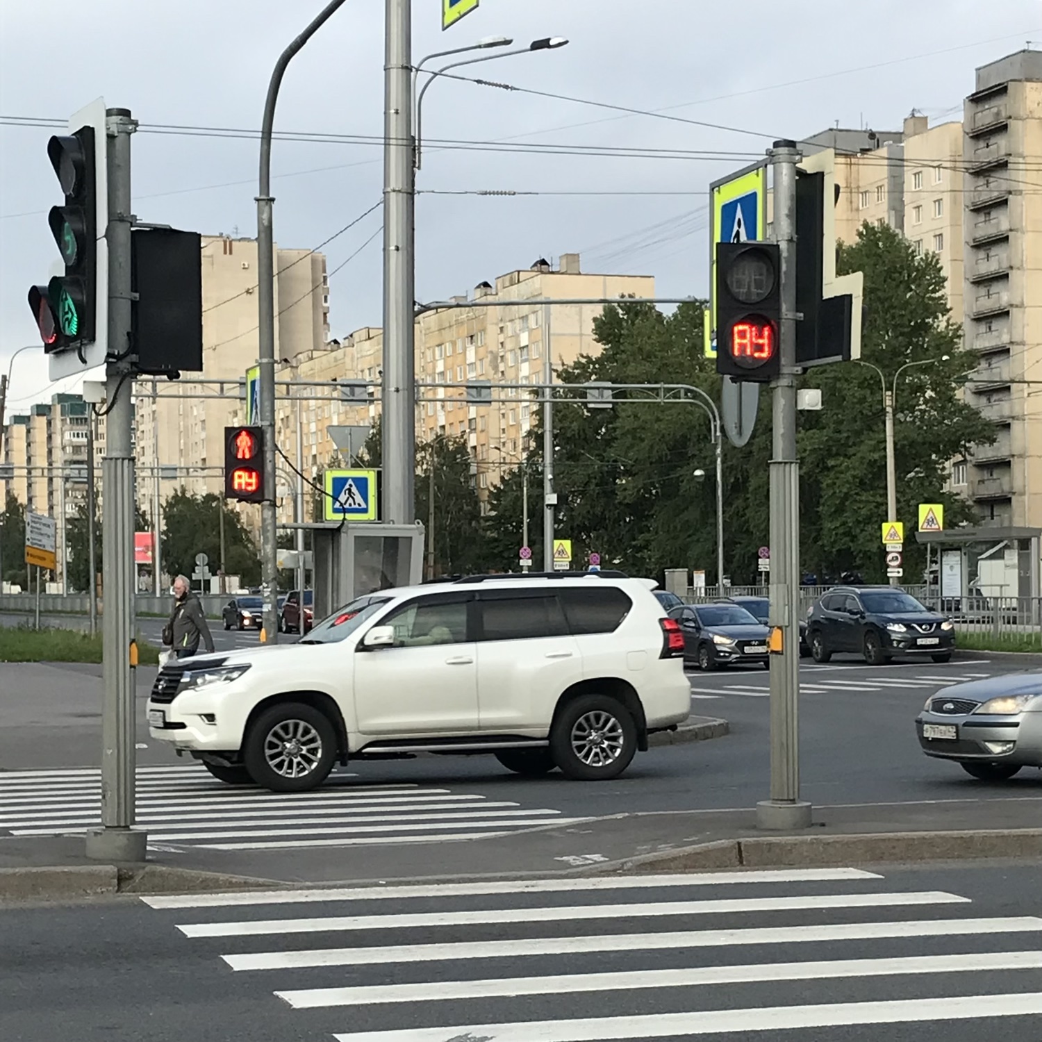 Перекресток Индустриального и Ириновского проспектов. Фото авторки.